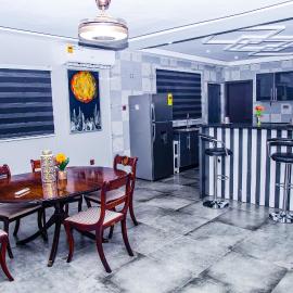 PEK Villa, Cozy Luxury Hideouts, 25 mins from Airport, Hotel in North Legon