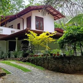 Sanduhan Villa, hotel a Warakapola
