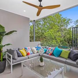 Park Avenue Luxe Chic Townhouse Sleeps 9, Carpark، فندق في بريزبين