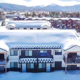 Fraser में, होटल 2 Mi to Fraser Tubing Hill: Condo w/ Fireplace!