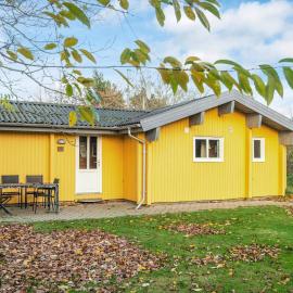 4 person holiday home in Skjern-By Traum, hotel en Skjern
