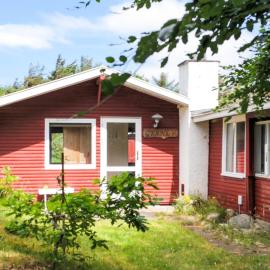 Welcoming 6 person holiday home in Blokhus, hotelli kohteessa Blokhus
