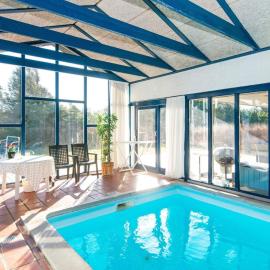 5 star holiday home in Ringkøbing, hotell i Klegod
