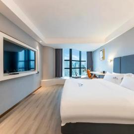 Blue Coast Hotel، فندق في تشنغدو