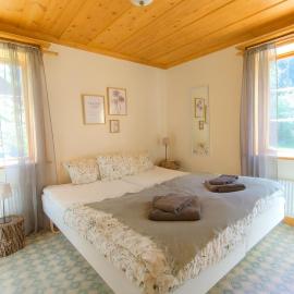 Skålsjögården Timber Lodge โรงแรมในViksjöfors