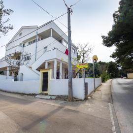 Apartments Borik, hotelli kohteessa Zadar