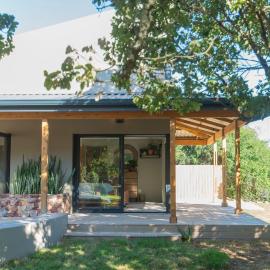 Weaver's Nest Cottage - Nature Retreat!, hotel in Gqeberha