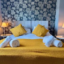 Home in between Bath and Bristol - Sleeps 6 guests, hotel in Keynsham