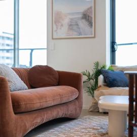 2BR Apt in Proximity Hamilton with Carpark