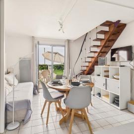 Maison vue mer pour 2 adultes et 2 enfants, hotel in Batz-sur-Mer