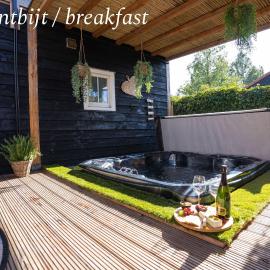 B&B The Wellness Cottage โรงแรมในดอร์เดรคท์