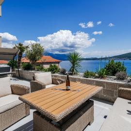 New luxes white apartments, Hotel in Baošići