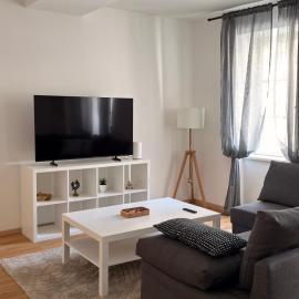 Iconic Central Historic 3BR - Balcony, WIFI & Netflix