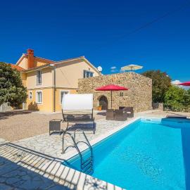 Villa Mediteran with private pool，弗尔的飯店