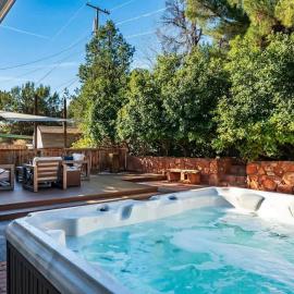 Red Rock Retreat with Amazing Patio and Hot Tub for family