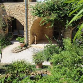 Mas des Pelissiers Gîte, hotel a Sabran
