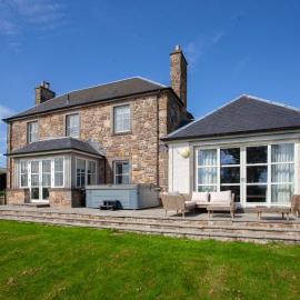 Stunning 4 Bedroom Farmhouse