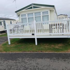 Willerby Delux - Holiday Home by the Sea - close to the Entertainment Complex-bedding, towels & wifi Included!, hotel em Jaywick Sands