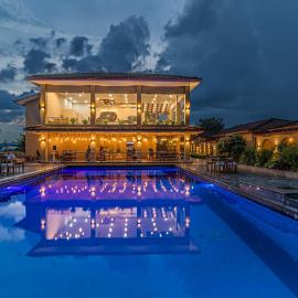 Munal and Mayur Resort - Wellness Retreat Pvt Ltd، فندق في Tikoli