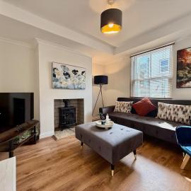 Private 2BR house, Cheltenham Centre & Parking, hotel in Cheltenham