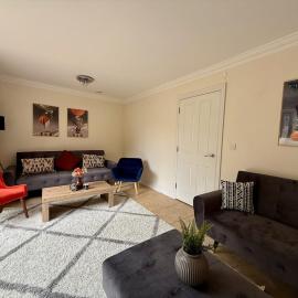 Spacious 5BR, Cheltenham Town centre, inc parking, hotel in Cheltenham