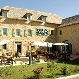 Logis hôtel l'instant Mont le Viaur, hotel u gradu 'Saint-André-de-Najac'