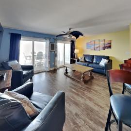 Put-in-Bay Waterfront Condo #104, hotel in Put-in-Bay