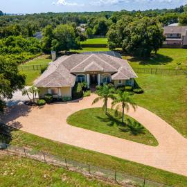 Private, Island Oases w Heated Pool & ahhh the spa!!, hotel in Merritt Island