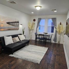 Spacious 2BR Apt| 3 Beds | 15 Min to NYC, hotel em North Bergen