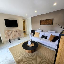 Les heures supendues, hotell sihtkohas Saint-Genest-Lerpt