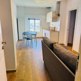 Nuevo Apartamento Ideal para viajeros en carretera, 2 habitaciones, hotel a San Roque