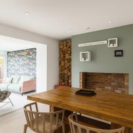 Viesnīca The PINK House , FREE Parking , 3 Bedrooms , Garden , close to M4 and countryside! pilsētā Rogerstone