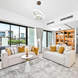 Golden Stays - Elegant 4BR Escape I Desert Light & Serene Views