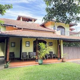 Gondolas Home Stay, hotel di Ragama