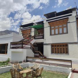 Labrang Home Stay, viešbutis mieste Stak