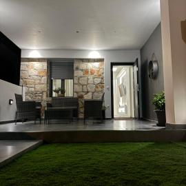 George luxury stone apartment