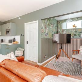 The Burrow - 2 bedroom apartment in central Windermere, hotel din Windermere