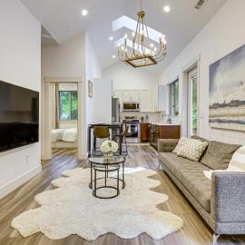 WFH-Friendly Gem w/ Creek: 4 Mi to Sammamish Trail