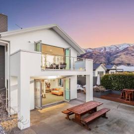 Jessies Lakehouse - your perfect Wanaka base, hotel din Wanaka