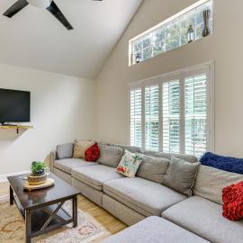 Vitamin Sea Escape: Leander Home w/ Yard!, hotel in Saint Simons Island