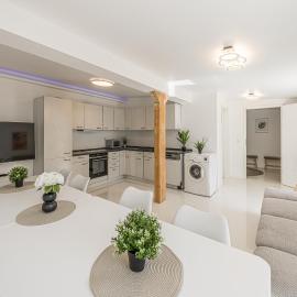 P2 Premium-Suite, 4 Zimmer, 105qm, Parkplatz, hotel in Halle an der Saale