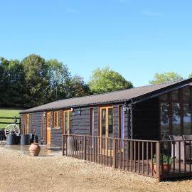 Stable lodge with Cosy Log Fire & Optional Hot tub