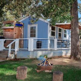 Pixie's Porch Tiny Home, hotel u gradu Centerville