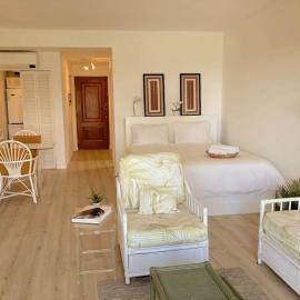 2min from BEACH & Iconic Casino Garden views, hotel en Estoril