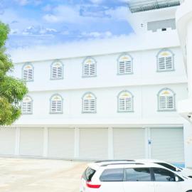 snowwhite castle hotel, hotel in Garapan
