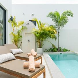 Staylar Pool Villas - Bangtao, hotel in Ban Pak Lak