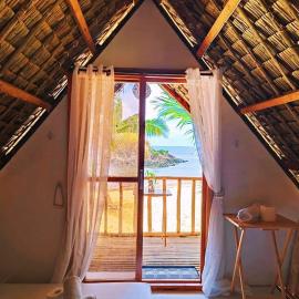 Beach Front Cabana 1, Puraran Surf Resort, hotelli kohteessa Sampong