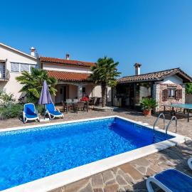 Villa Andja, a Private Oasis in Istria、Vinežのホテル