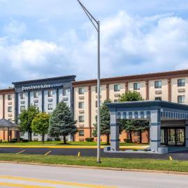 Days Inn and Suites by Wyndham Hammond, IN，哈蒙德的飯店