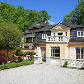 Yacht- , und Reisemobilhafen "Historisches Fährhaus" Wendenschloss, hotell i Berlin